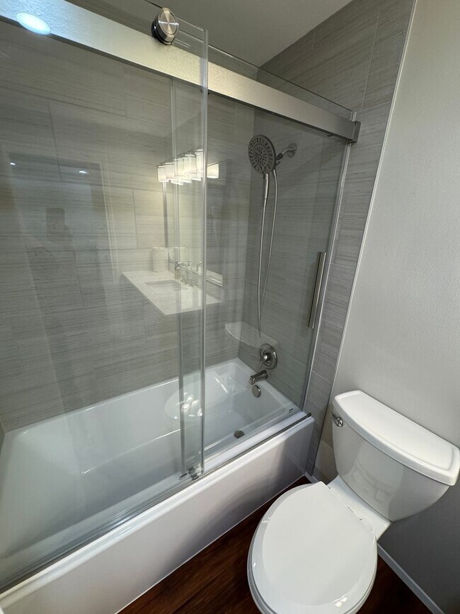 Building Photo - 2bd/2ba Kirkland Condo