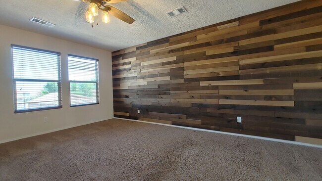 Building Photo - 573 Creekside Ave SW