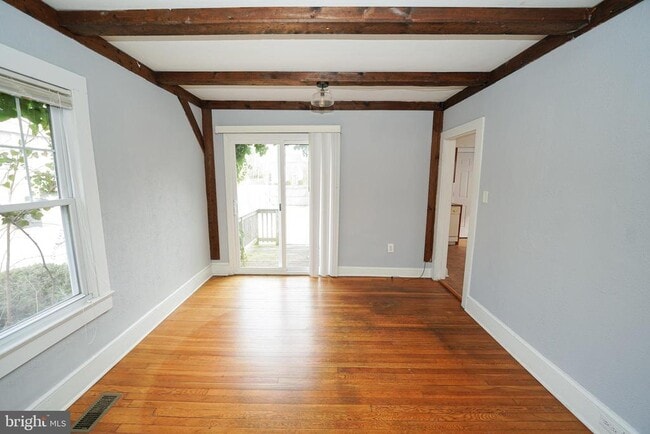 Building Photo - 605 Oak Hill Ave