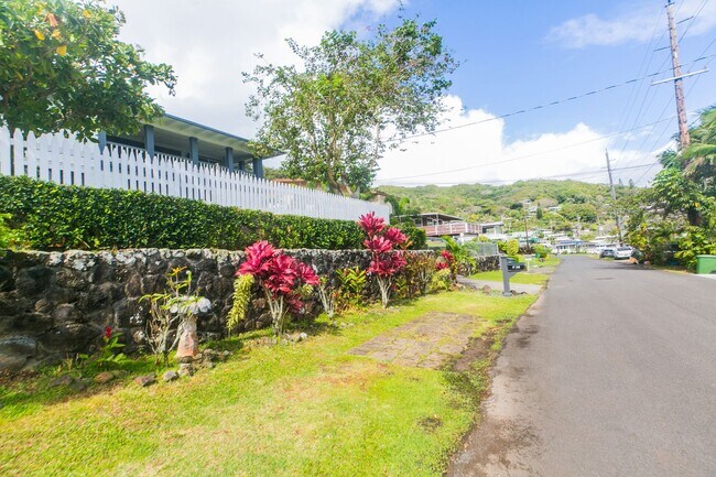 Building Photo - Lulani Ocean (Kaneohe) Single family home:...