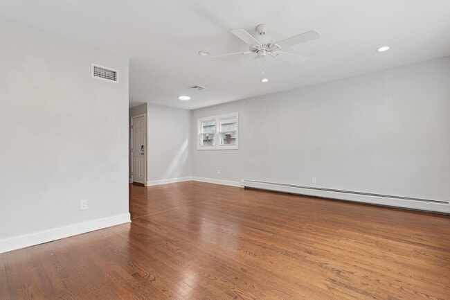 Building Photo - 22 Fox Pl