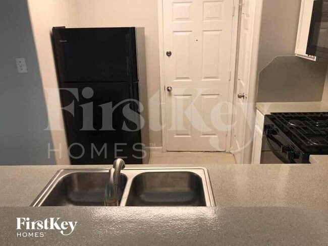 Building Photo - 17919 Greenbriar Park Dr