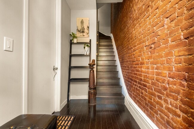 Building Photo - 526 Manila Ave