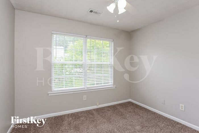 Building Photo - 80 Roxbury Ln