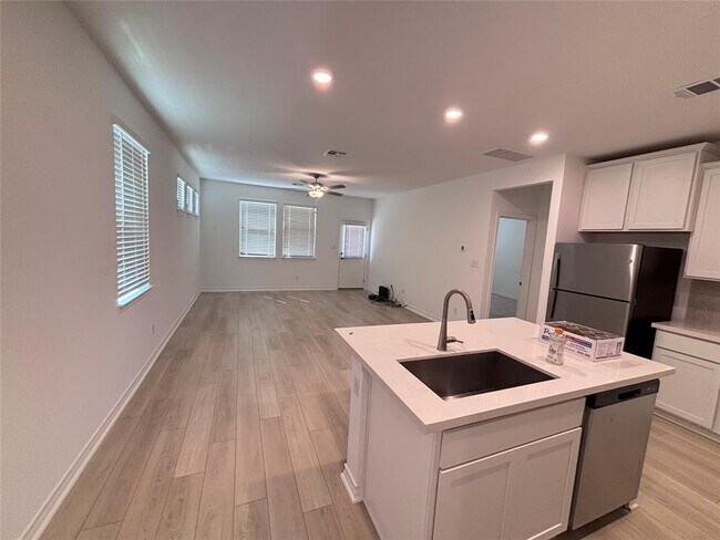 Building Photo - 562 Papaya Dr