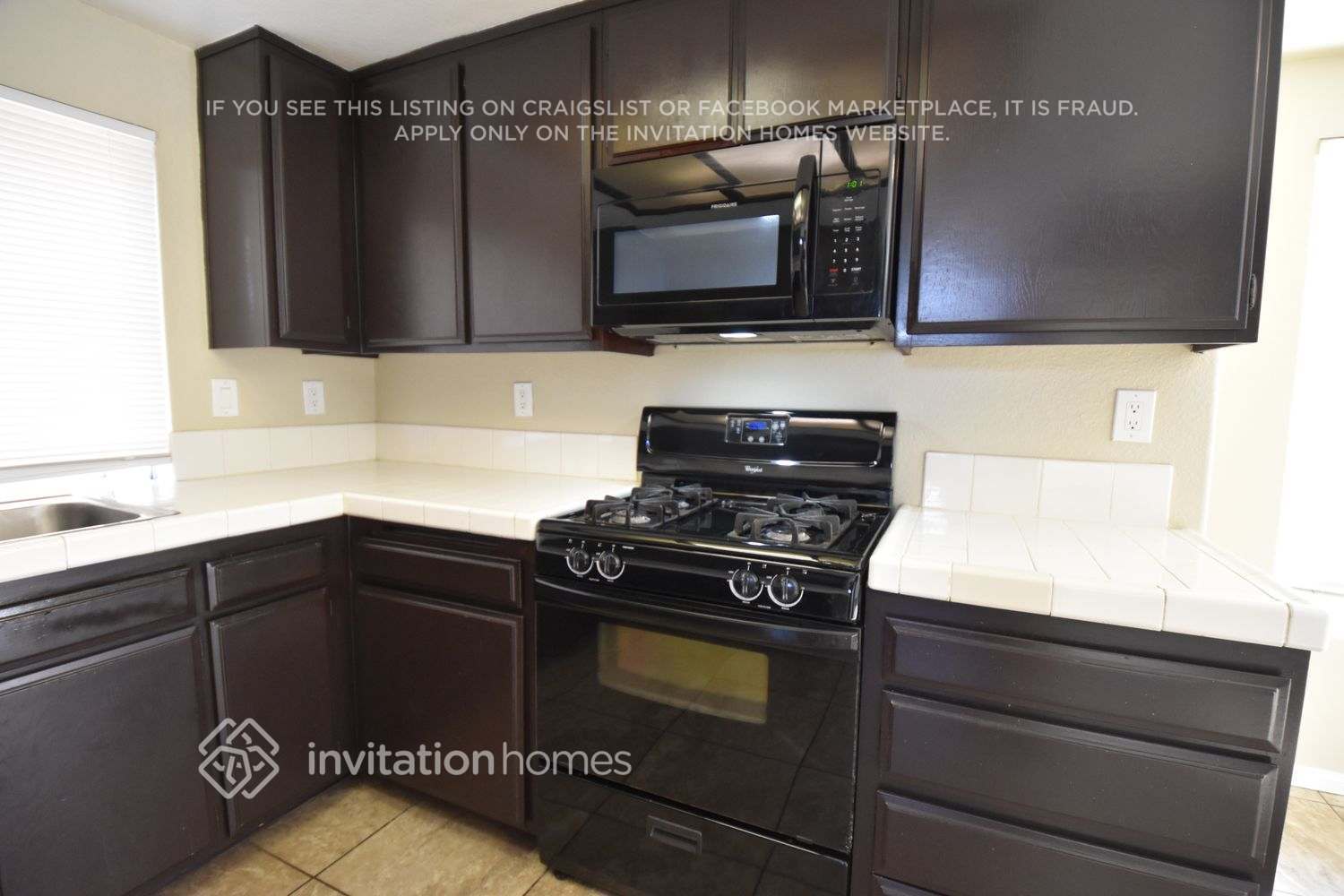 Building Photo - 5516 W Ave L 6