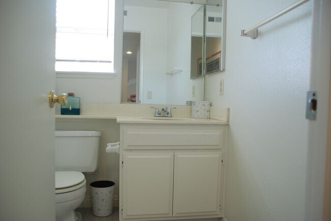 Building Photo - 16236 Peppertree Ln