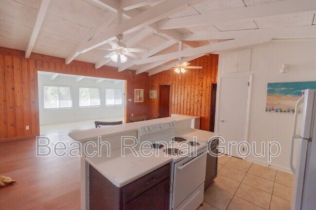 Building Photo - 4718 Seaview St