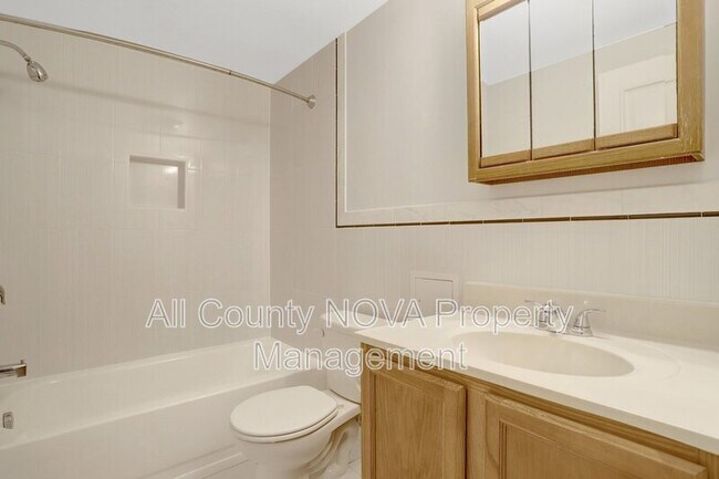 Building Photo - 3353 Ardley Ct