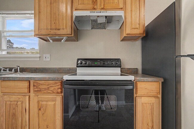 Building Photo - 1163 Cree Dr