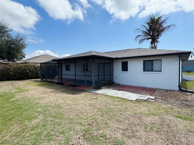 Building Photo - 2013 NE 4th Ter