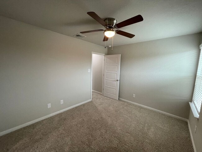 Building Photo - 3 Bedroom, 2.5 Bathroom, Two-story Duplex with a huge back yard in New Braunfels!