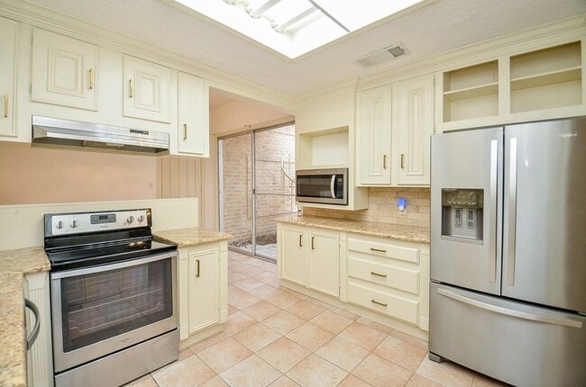 Building Photo - 44 Bayou Pointe Dr