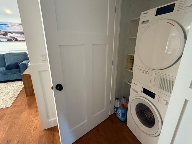 Building Photo - 1 Hillrise Ln