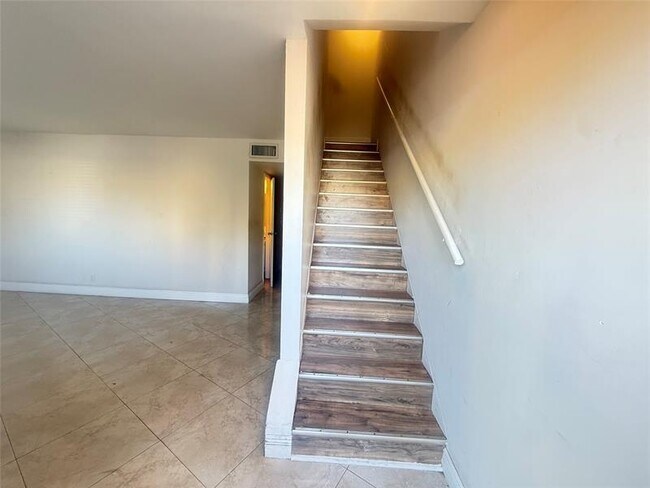 Building Photo - 5646 Blueberry Ct