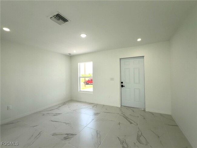 Building Photo - 206 Pembroke St