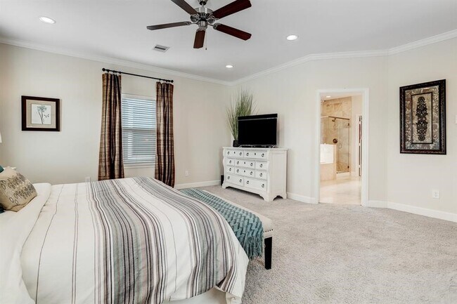 Building Photo - 5805 Larkin St