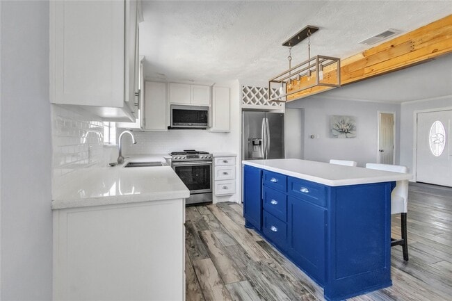 Building Photo - 2848 Azalea Ave