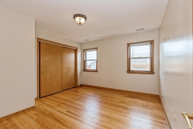 Building Photo - 8108 N Oriole Ave