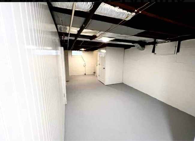 Building Photo - 106 S Park Dr