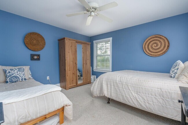 Building Photo - 430 Bow Lake Rd