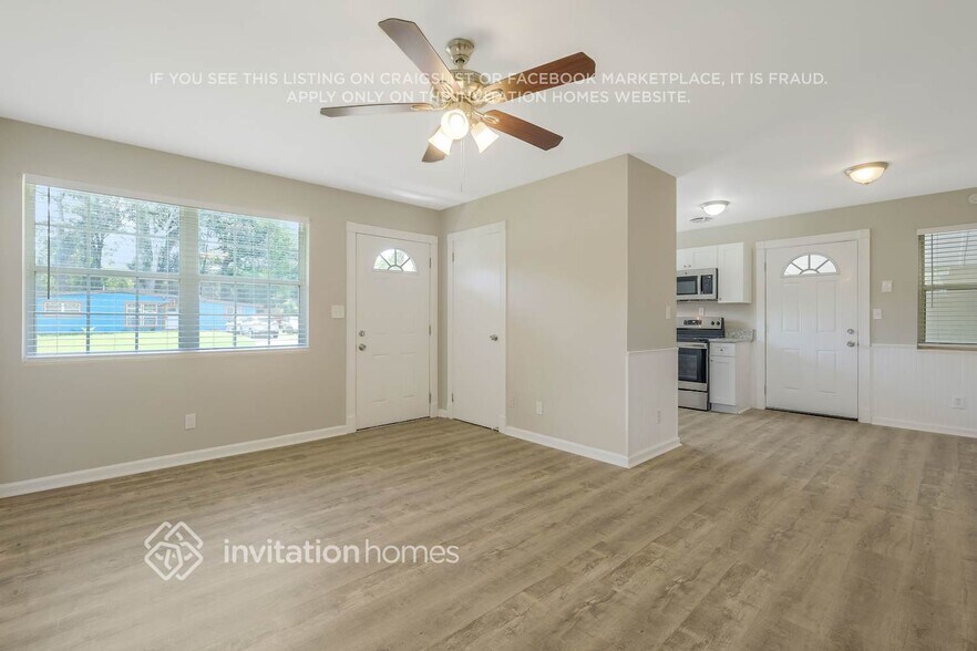 Building Photo - 7917 Chateau Dr S