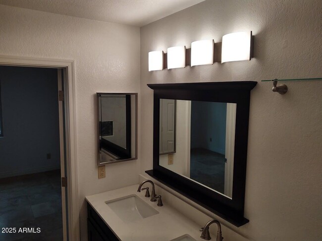 Building Photo - 4114 E Jojoba Rd