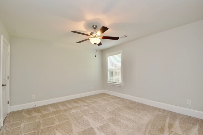 Building Photo - Cotswold S/D! 3Bed/2.5Bath Home with Fence...
