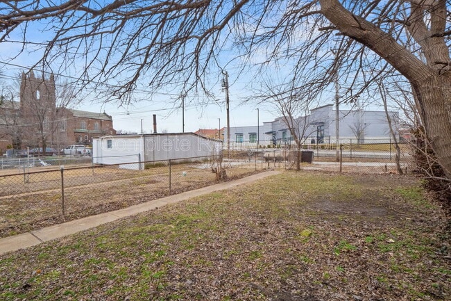 Building Photo - 2913 California Ave