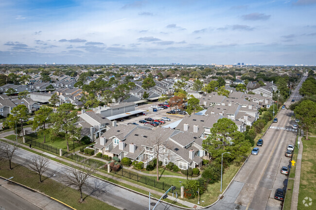 12208 Coppertree Ln - Cattails