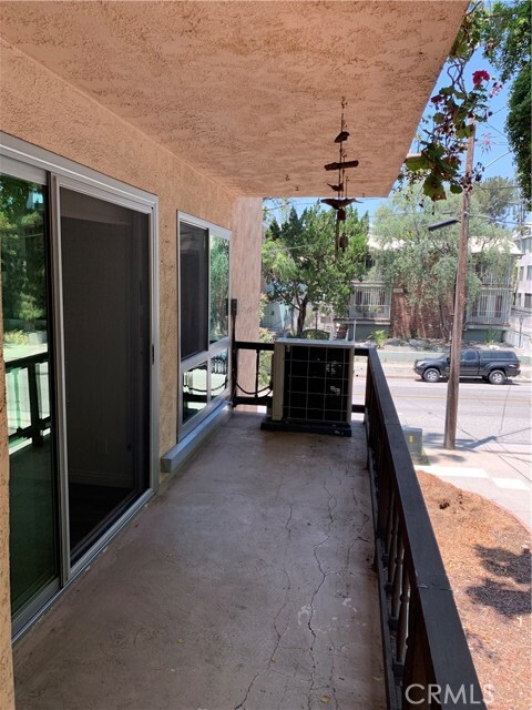 Building Photo - 1127 E Del Mar Blvd