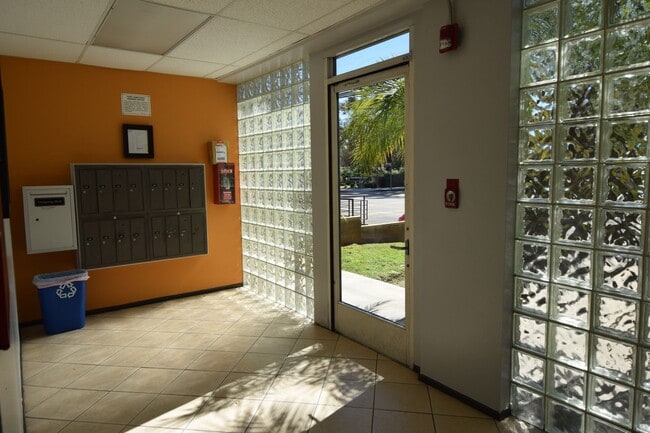 Building Photo - 11315 Moorpark St