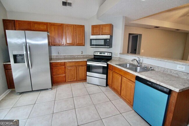 Building Photo - 208 Woodbridge Rd