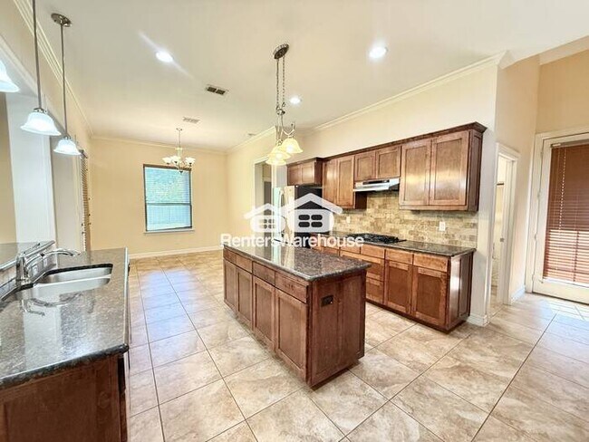 Building Photo - Beautiful 4 Bedroom Home just South of TCU!!!