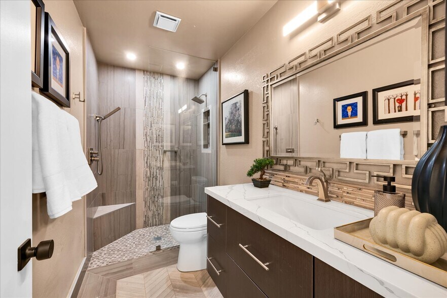 Building Photo - 2701 E Mesquite Ave