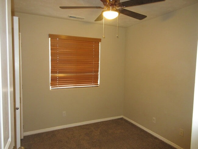 Building Photo - Move-In Bonus!!! 3 bedroom - 2 bath - located in Enoch