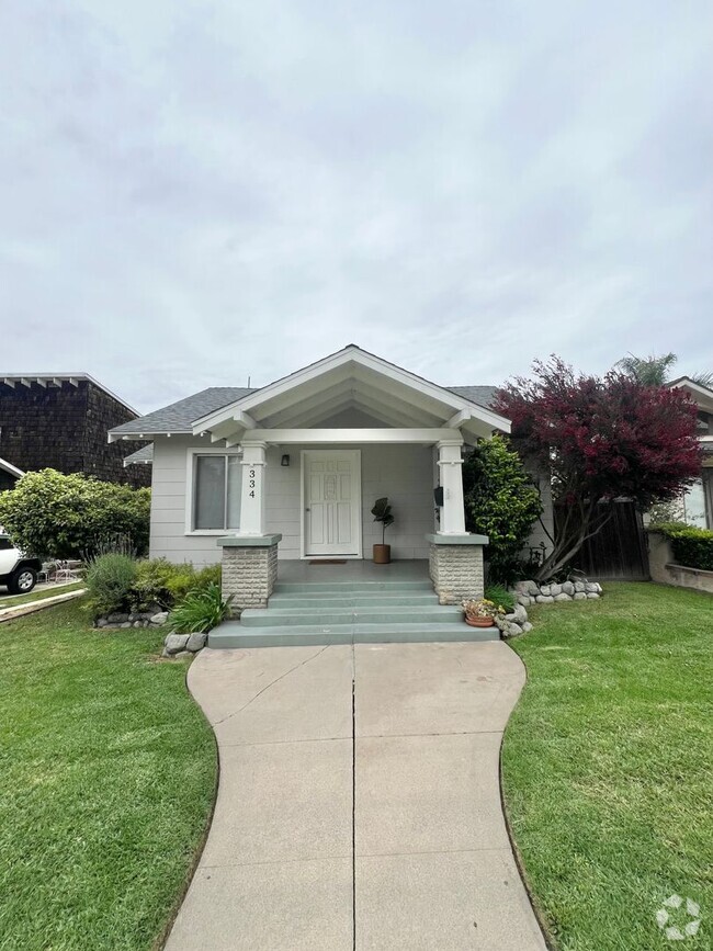 Building Photo - Charming 2 Bedroom House Located near The ...