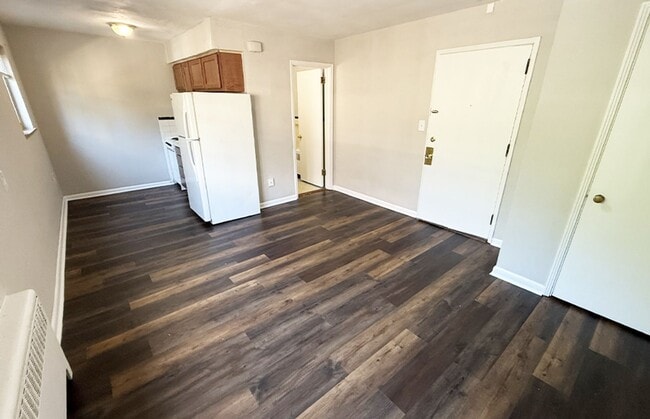 Building Photo - 362 Probasco St
