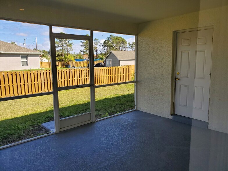 Building Photo - Newly Remodeled 4/2 PLUS DEN House Lehigh