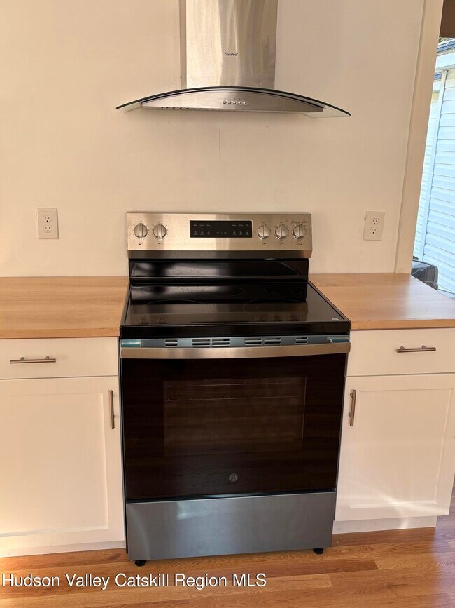 Building Photo - 551 NY-217