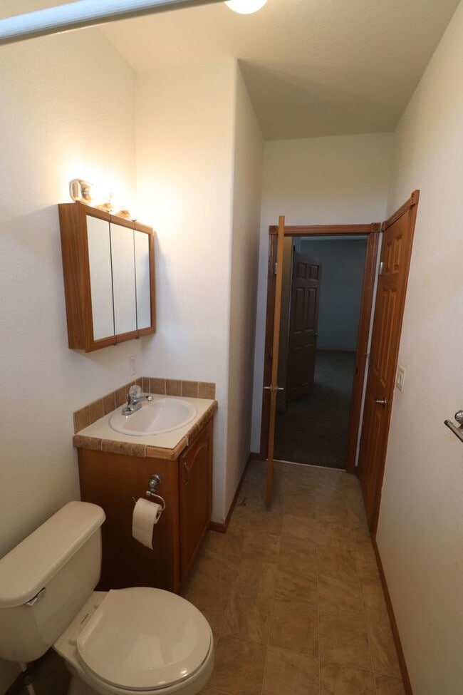 Building Photo - Spacious Town home for rent!