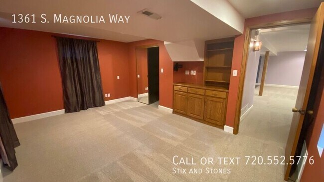 Building Photo - 1361 S Magnolia Way