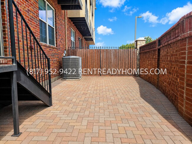 Building Photo - 509 Rockingham Dr
