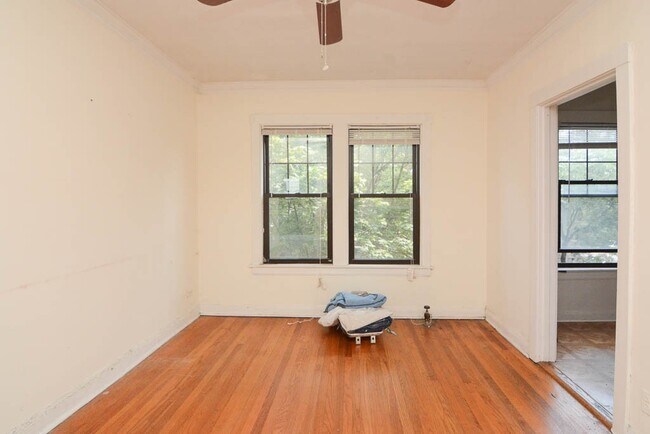 Building Photo - 3011 N Racine Ave