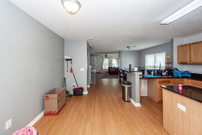 Building Photo - 5 Bedroom 3 Bath Home in Moss Grove Planta...