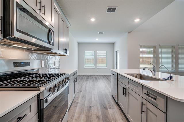 Building Photo - 1600 Bleriot Ct