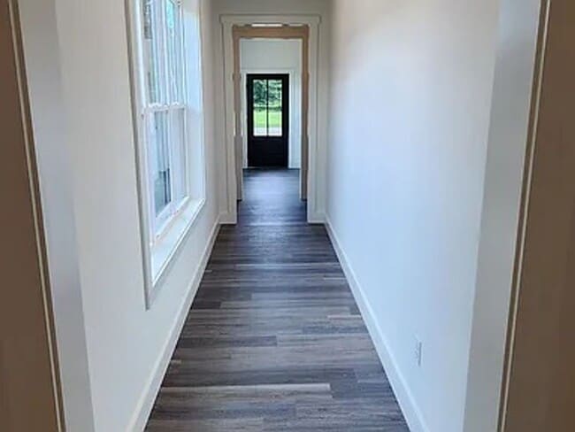 Building Photo - Bright & Modern Newly Built Home!!