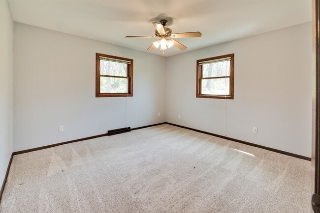 Building Photo - 1870 Sand Ridge Ct