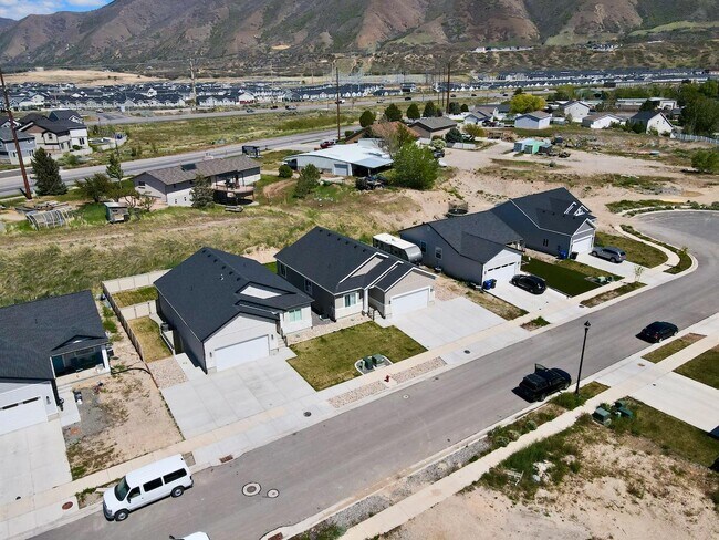Building Photo - 1579 S State Rd