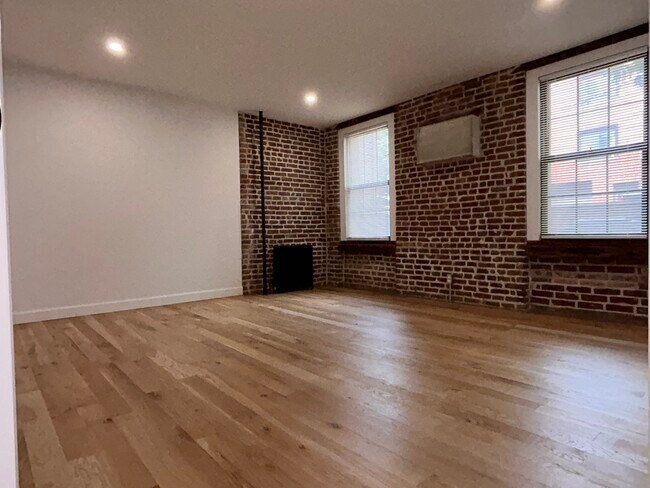 Building Photo - 56 Herbert St